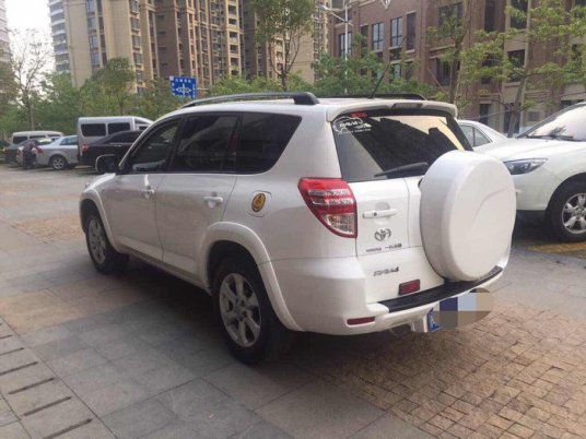 2010款丰田RAV4