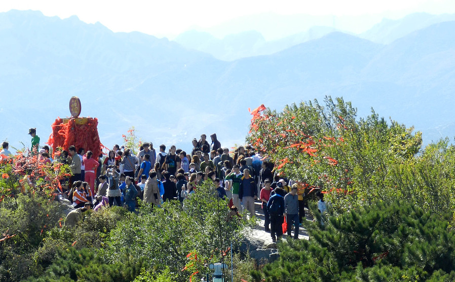 两名游客河南嵩山坠崖，游玩大山时有哪些事项是必须注意的？