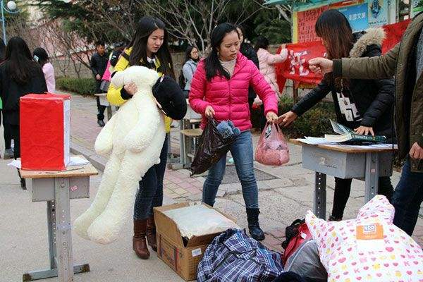 大学生在宿舍走廊内开购物街，会有人前来购买吗？