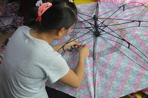 空气雨伞没有伞面，它是如何实现避雨的？