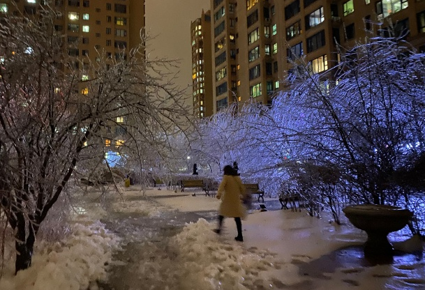 哈尔滨暴雪过后又来冻雨，给当地的交通带来了哪些影响？