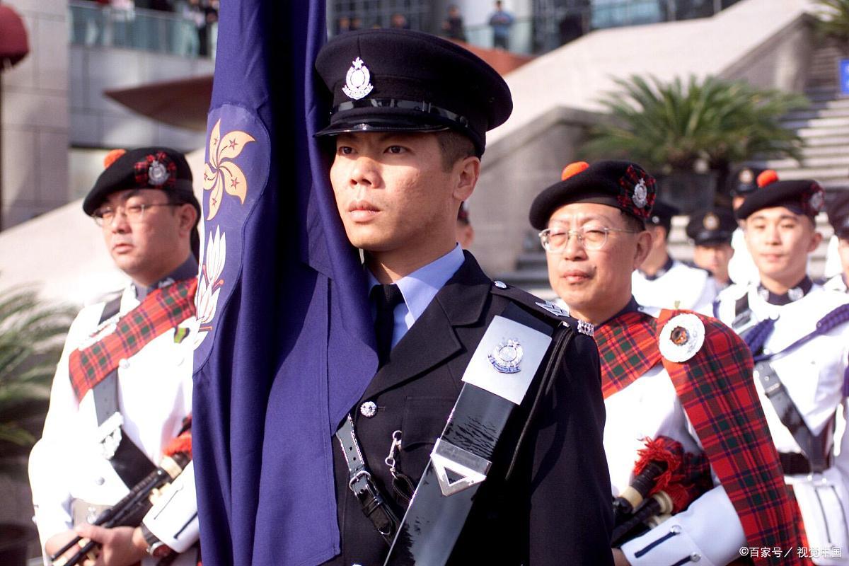 看了寒战2，请问香港警务处处长，保安局局长，律政司司长的级别和从属关系？