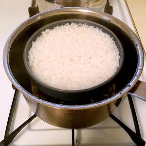 不用电饭煲怎样蒸米饭？
