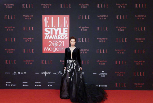 ELLE红毯中途被曝取消，工作人员现场拆台子，此举的原因是什么？