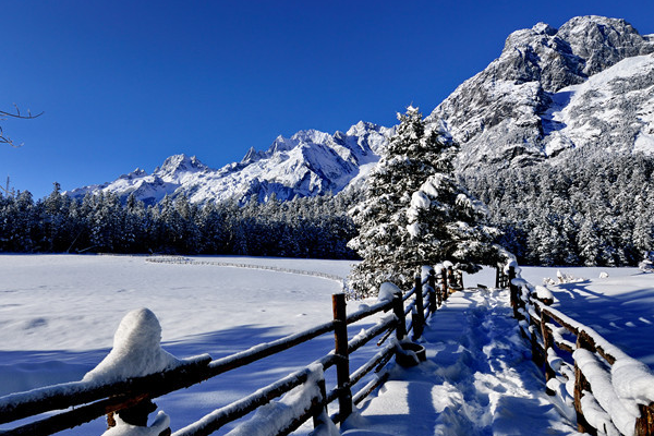 玉龙雪山在哪个省哪个市哪个县