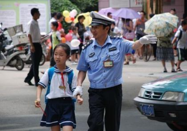 求10件小学生能做到的好人好事