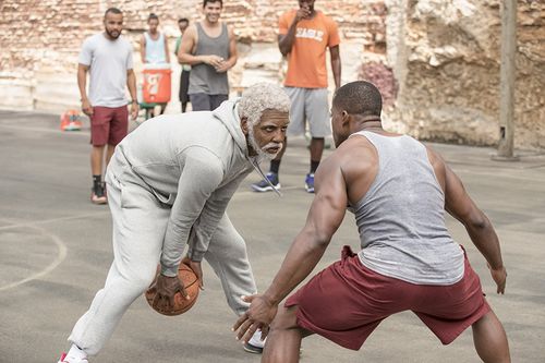 求 NBA球星扮演老头打篮球的两段背景音乐分别叫什么名?