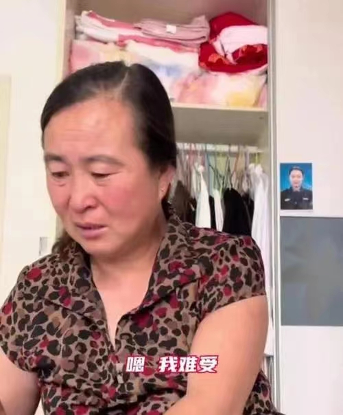 山东青岛一女子剖腹产，妈妈含泪帮抹药，当时她的心情是怎样的？