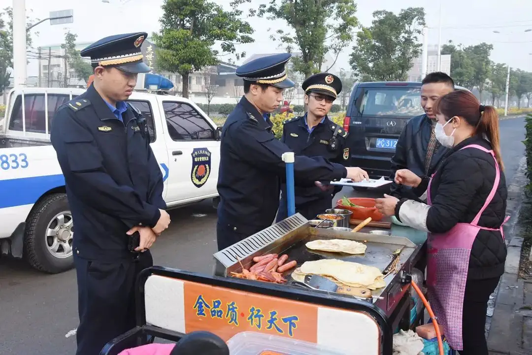 上海不再全面禁止路边摊 ，对路边摊该如何加强管控？