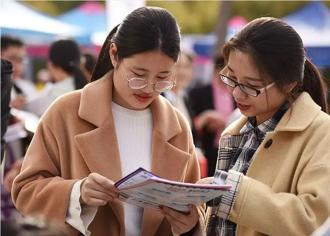 李国庆建议四成大学生毕业后歇一年，你觉得“歇得了”吗？