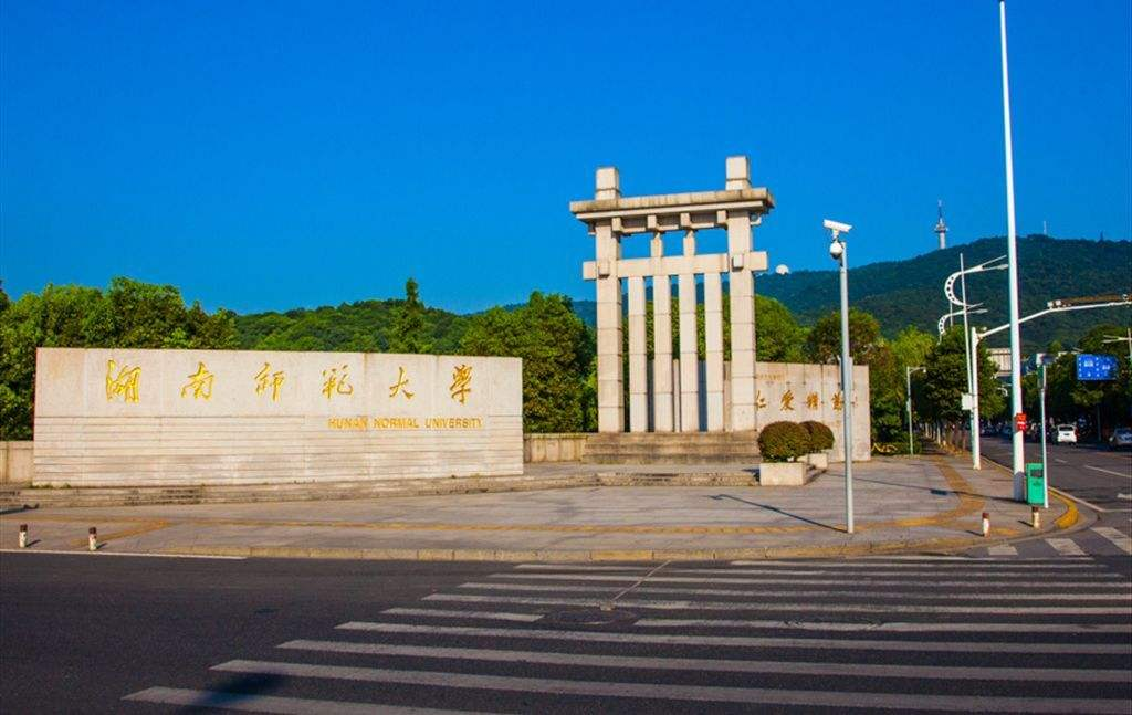 湖南师大一女生在校内宿舍自杀，学校该不该对其负责？