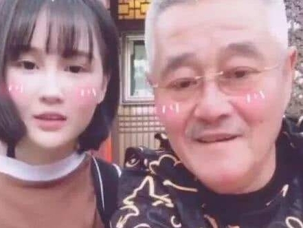 赵本山女儿自曝爸爸给自己在北京买房，独立人设破灭了吗？