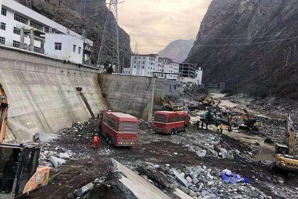 四川关州水电站透水致9人遇难，造成此次事故的原因是什么？