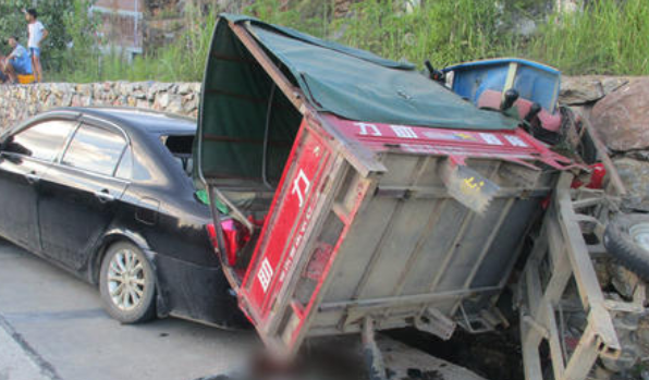 根据《中华人民共和国道路交通安全法》面包车人货混装有怎样的标来自准？或指标是什么？怎样来认定是否是人货