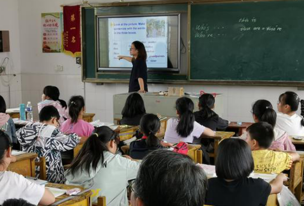 25岁的女子高中生未增删翻译中文翻译